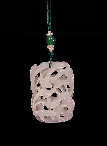 Birds and lingzhi white nephrite pendant.