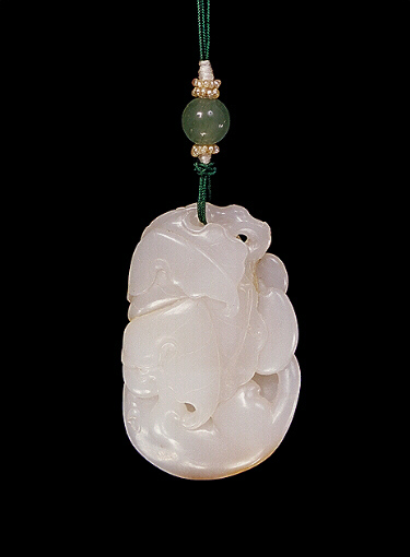 Reverse: Nephrite pendant, mutton fat and russet carved and pierced with a large squirrel at the lower half of the pendant with a grape between its feet, its tail swept up towards the vine leaves.