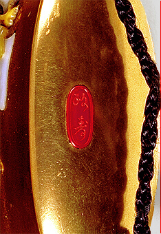 Close up Base: Tokusai Shibayama Theatrical Inro.