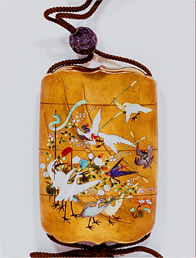 Close-Up: Birds in Battle inro with metal ojime