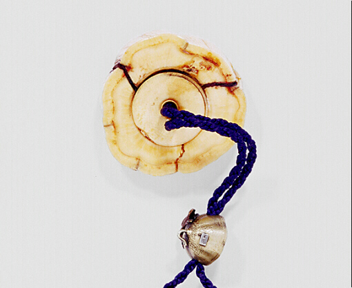 Base: Ivory and Metal Fly in a Spiders Web Kagamibuta