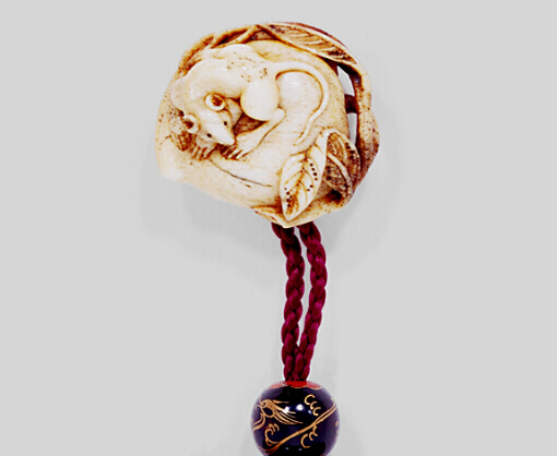 Rensai Rat on Peach Stag-Antler Netsuke