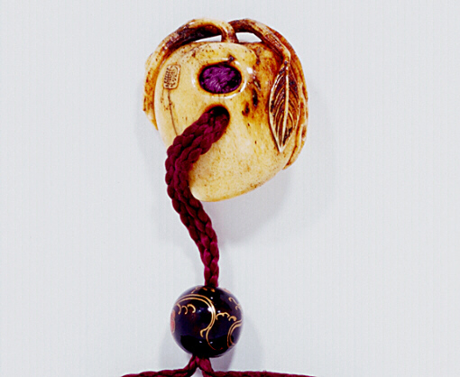 Reverse Rensai Rat on Peach Stag-Antler Netsuke